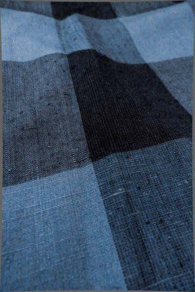 Photo8: P0409I Vintage Japanese kimono Light Indigo Blue TSUMUGI pongee for women / Silk. Plaid Checks (Grade C) (8)