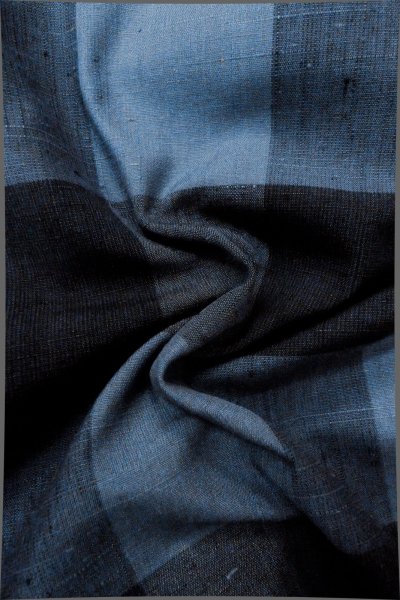 Photo10: P0409I Vintage Japanese kimono Light Indigo Blue TSUMUGI pongee for women / Silk. Plaid Checks (Grade C) (10)