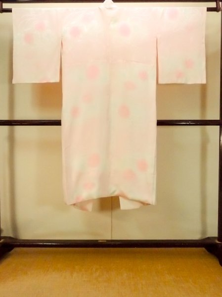 Photo3: P0421A Vintage Japanese kimono Pale Pink JUBAN undergarment for women / Silk. Gradation, Based woven pattern: Cloud, KUMIHIMO rope with tassels, Folding fan (Grade C) (3)