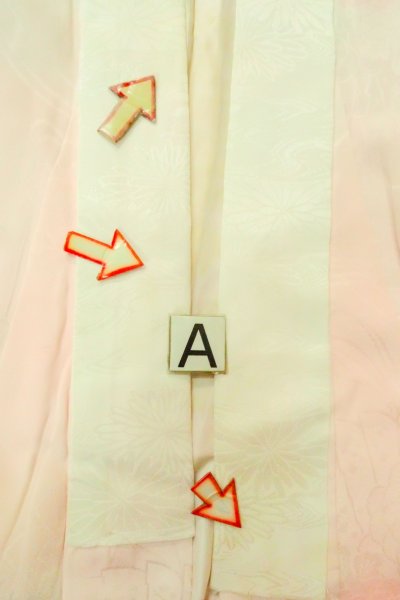 Photo14: P0421A Vintage Japanese kimono Pale Pink JUBAN undergarment for women / Silk. Gradation, Based woven pattern: Cloud, KUMIHIMO rope with tassels, Folding fan (Grade C) (14)