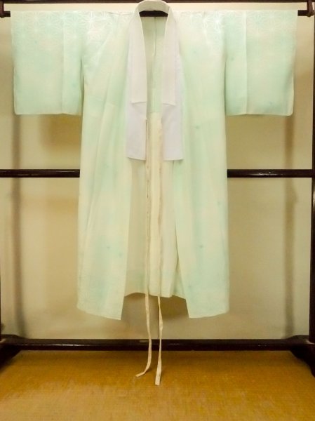 Photo2: P0421B Vintage Japanese kimono Pale Light Blue JUBAN undergarment for women / Silk. Gradation (Grade C) (2)
