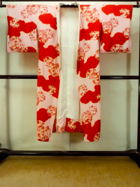 Photo2: P0421E Vintage Japanese kimono Light Pink JUBAN undergarment for women / Silk. SAKURA cherry blossom (Grade C) (2)