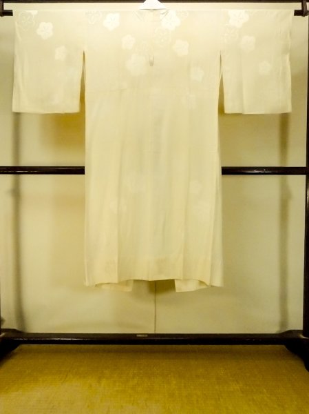 Photo3: P0421J Vintage Japanese kimono Ivory JUBAN undergarment for women / Silk., more damages (Grade C) (3)