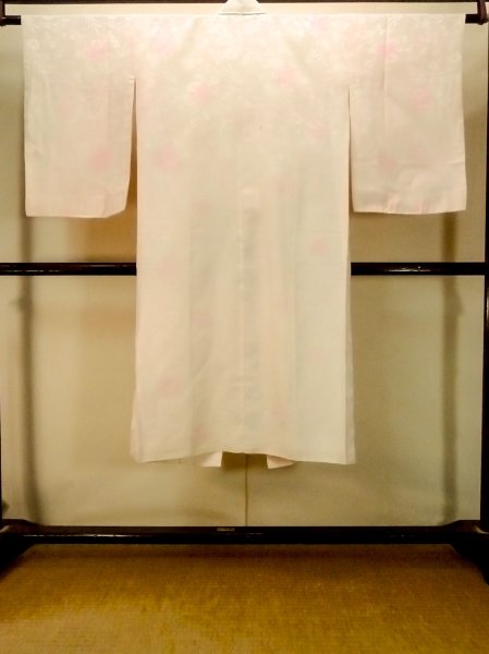 Photo3: P0421O Vintage Japanese kimono Pale Pink JUBAN undergarment for women / Silk. Gradation (Grade B) (3)