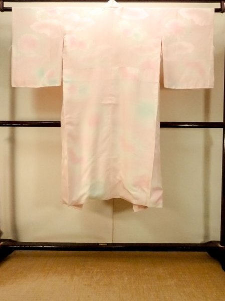 Photo2: P0421P Vintage Japanese kimono Pale Pink JUBAN undergarment for women / Silk. Gradation (Grade C) (2)