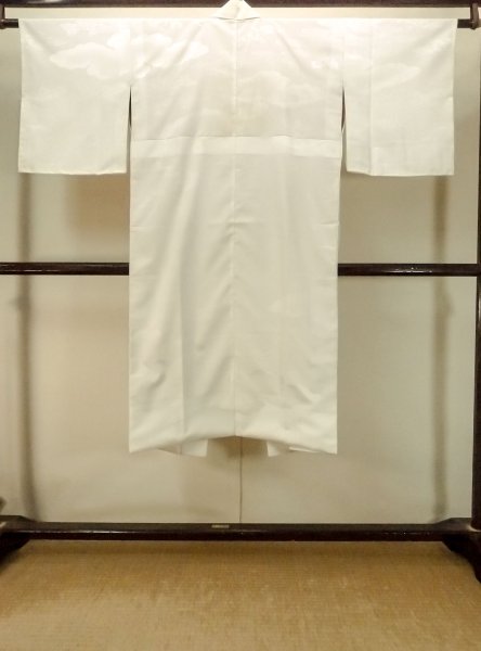Photo2: P0421S Vintage Japanese kimono White JUBAN undergarment for women / Synthetic., Based woven pattern: Bamboo leaf, Wave, Cloud, Haze, Crossed circles (Grade C) (2)