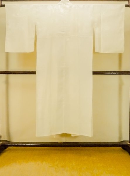 Photo2: P0421T Vintage Japanese kimono Shiny Off White JUBAN undergarment for women / Synthetic. (Grade C) (2)