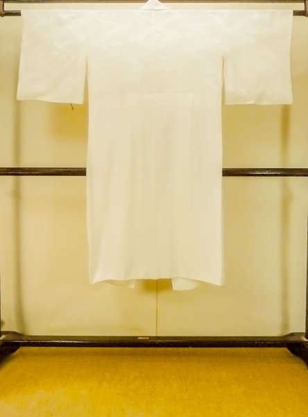 Photo2: P0421U Vintage Japanese kimono Shiny White JUBAN undergarment for women / Synthetic. (Grade B) (2)