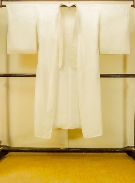 Photo1: P0421V Vintage Japanese kimono Off White JUBAN undergarment for women / Synthetic., Based woven pattern: MOMIJI maple leaf, Pine tree/branch/needle, Stream (Grade C) (1)