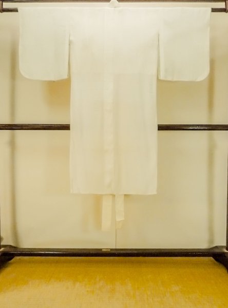 Photo2: P0421X Vintage Japanese kimono Light Ivory Juban for Girls for women / Silk. (Grade D) (2)
