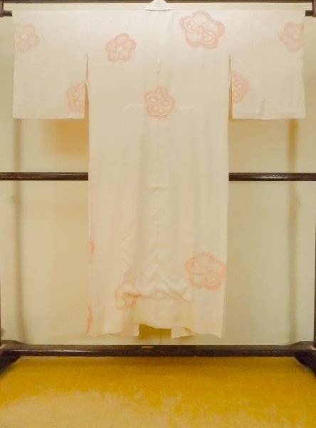 Photo2: P0422A Vintage Japanese kimono Pale Pink JUBAN undergarment for women / Silk. UME plum bloom (Grade B) (2)