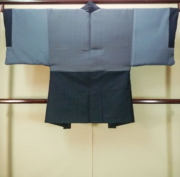 Photo3: P0526B Vintage Japanese kimono Dark Navy Blue Men's Haori for men / Silk. Plaid Checks (Grade B) (3)
