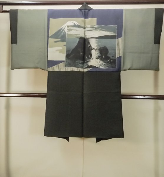 Photo3: P0526E Vintage Japanese kimono Black Men's Haori for men / Silk. Mountain (Grade B) (3)