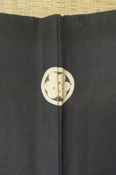 Photo4: P0526E Vintage Japanese kimono Black Men's Haori for men / Silk. Mountain (Grade B) (4)