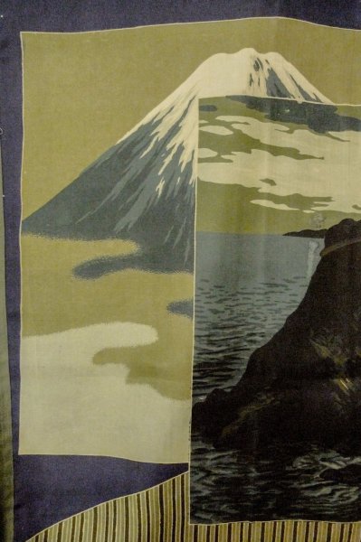 Photo12: P0526E Vintage Japanese kimono Black Men's Haori for men / Silk. Mountain (Grade B) (12)