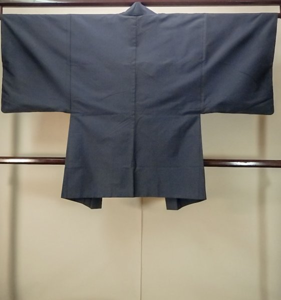 Photo2: P0526O Vintage Japanese kimono Dark Blue OSHIMA-TSUMUGI for men / Silk. Mt. Fuji, Mt. Fuji, a hawk, and an eggplant motif (Japan's luckiest dream sequence) (Grade B) (2)