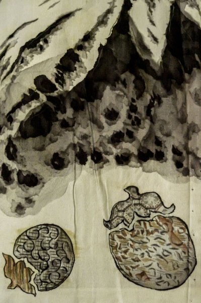 Photo9: P0526O Vintage Japanese kimono Dark Blue OSHIMA-TSUMUGI for men / Silk. Mt. Fuji, Mt. Fuji, a hawk, and an eggplant motif (Japan's luckiest dream sequence) (Grade B) (9)