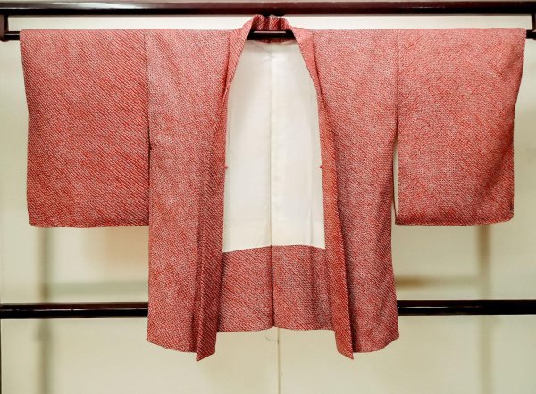Photo2: P0526P Vintage Japanese kimono Red HAORI short jacket for women / Silk. Dapple pattern (Grade B) (2)