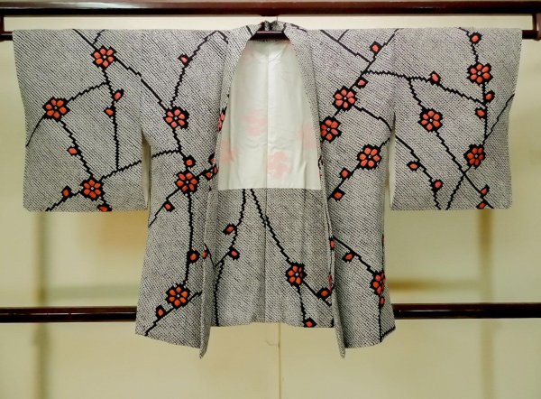 Photo2: Mint P0526S Used Japanese kimono Black HAORI short jacket for women / Silk. Dapple pattern (Grade A) (2)