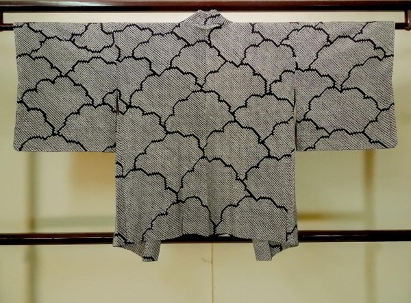 Photo3: Mint P0526T Vintage Japanese kimono Black HAORI short jacket for women / Silk. Dapple pattern (Grade A) (3)