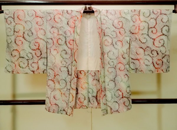 Photo2: Mint P0526U Used Japanese kimono Light Pink HAORI short jacket for women / Silk. Swirl (Grade A) (2)