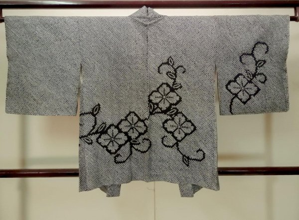 Photo3: Mint P0526V Used Japanese kimono Dark Indigo Blue HAORI short jacket for women / Silk. Flower (Grade A) (3)
