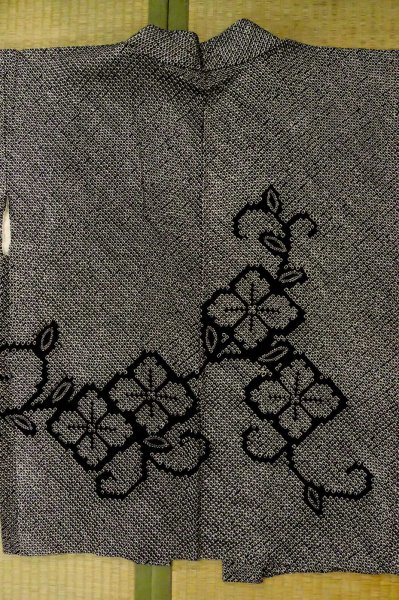 Photo4: Mint P0526V Used Japanese kimono Dark Indigo Blue HAORI short jacket for women / Silk. Flower (Grade A) (4)