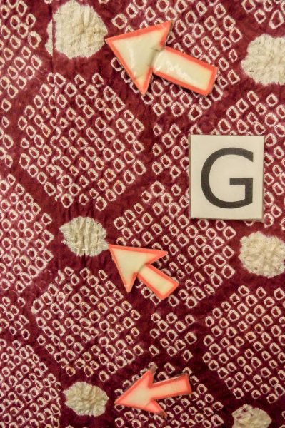 Photo16: P0527D Vintage Japanese kimono Purplish Dark Red HAORI short jacket for women / Silk. Octagons and squares (Grade C) (16)