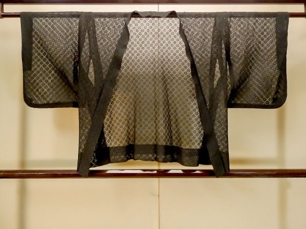 Photo1: P0602Q Vintage Japanese kimono Black HAORI short jacket for women / Cotton. Flower, It is made of lace fabric. (Grade D) (1)