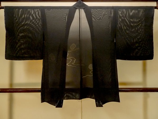 Photo2: P0602R Vintage Japanese kimono Black HAORI short jacket for women / Silk. Abstract pattern (Grade B) (2)