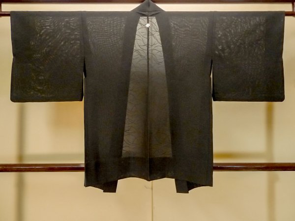 Photo2: P0602V Vintage Japanese kimono Black HAORI short jacket for women / Silk. Abstract pattern (Grade B) (2)