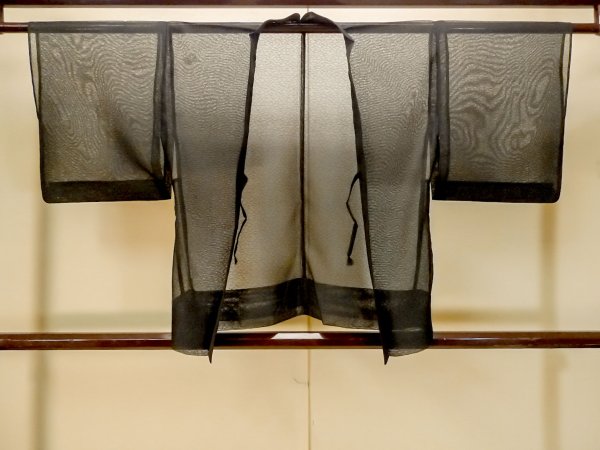 Photo1: Mint P0602W Vintage Japanese kimono Black HAORI short jacket for women / Silk. Abstract pattern (Grade A) (1)