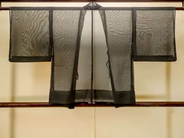 Photo2: Mint P0602W Vintage Japanese kimono Black HAORI short jacket for women / Silk. Abstract pattern (Grade A) (2)