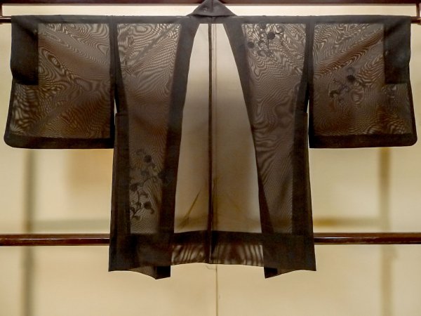 Photo2: P0602Z Vintage Japanese kimono Black HAORI short jacket for women / Silk. Flower (Grade B) (2)