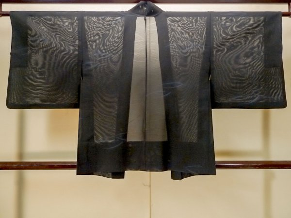 Photo2: P0603B Vintage Japanese kimono Black HAORI short jacket for women / Silk. Abstract pattern (Grade B) (2)