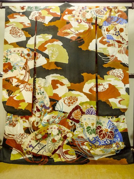 Photo3: P0616B Antique Japanese kimono Black FURISODE long-sleeved for women / Silk. Peony (Grade C) (3)