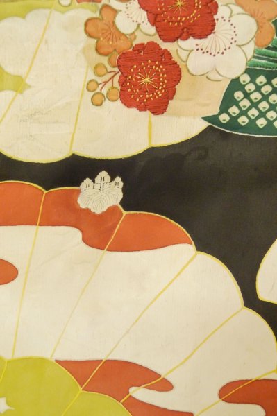 Photo20: P0616B Antique Japanese kimono Black FURISODE long-sleeved for women / Silk. Peony (Grade C) (20)