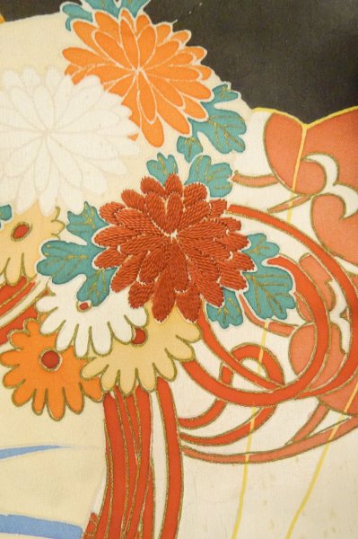 Photo23: P0616B Antique Japanese kimono Black FURISODE long-sleeved for women / Silk. Peony (Grade C) (23)
