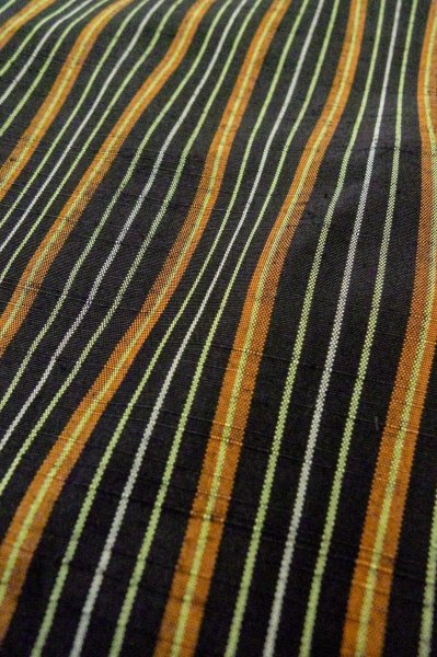 Photo8: P0616D Vintage Japanese kimono Black TSUMUGI pongee for women / Silk. Curved lines (Grade B) (8)
