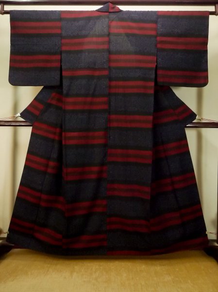 Photo2: P0616J Vintage Japanese kimono Black TSUMUGI pongee for women / Silk. Line (Grade B) (2)