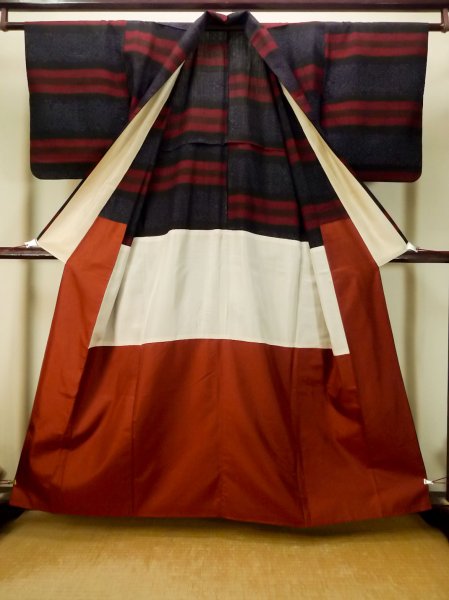 Photo3: P0616J Vintage Japanese kimono Black TSUMUGI pongee for women / Silk. Line (Grade B) (3)