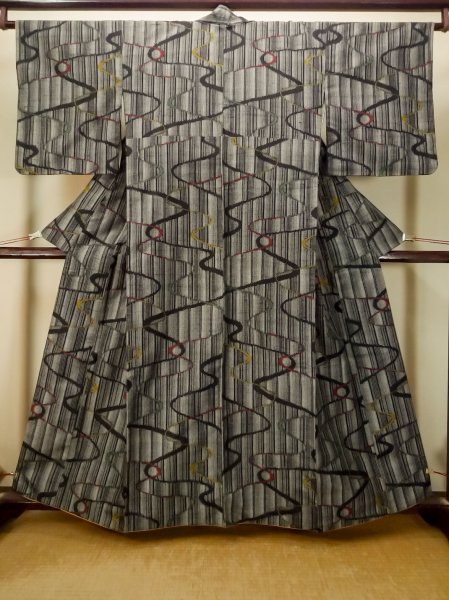 Photo2: P0616K Vintage Japanese kimono Black TOKAMACHI-TSUMUGI for women / Silk. Stream (Grade B) (2)