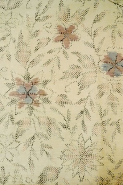 Photo4: Mint P0616L Vintage Japanese kimono Light Beige TOKAMACHI-TSUMUGI for women / Silk. Flower (Grade A) (4)