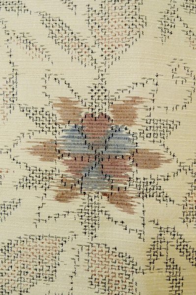 Photo1: Mint P0616L Vintage Japanese kimono Light Beige TOKAMACHI-TSUMUGI for women / Silk. Flower (Grade A) (1)