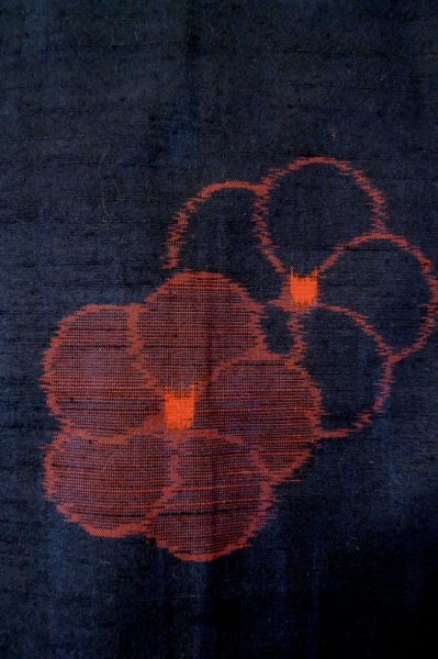 Photo1: P0616M Vintage Japanese kimono Dark Indigo Blue TSUMUGI pongee for women / Silk. UME plum bloom (Grade B) (1)