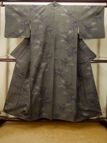 Photo2: Mint P0616N Vintage Japanese kimono Dark Gray TOKAMACHI-TSUMUGI for women / Silk. Flower (Grade A) (2)