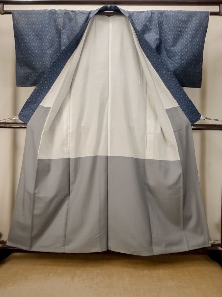 Photo3: P0616O Vintage Japanese kimono Navy Blue TSUMUGI pongee for women / Silk. Geometrical pattern (Grade C) (3)