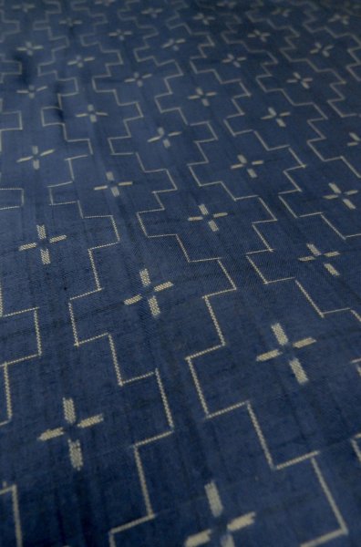 Photo8: P0616O Vintage Japanese kimono Navy Blue TSUMUGI pongee for women / Silk. Geometrical pattern (Grade C) (8)