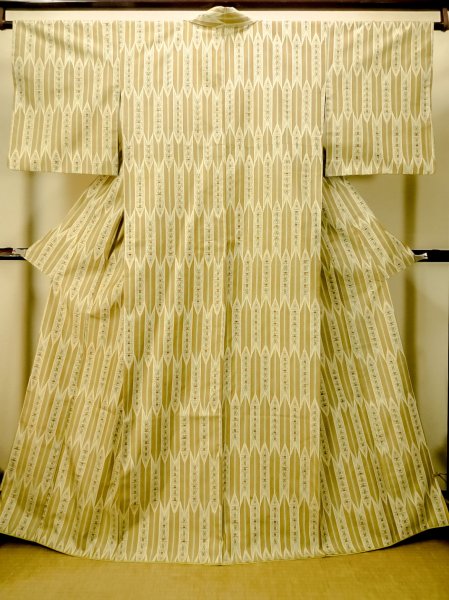 Photo1: P0616R Vintage Japanese kimono Dark Golden Yellow TSUMUGI pongee for women / Silk. Geometrical pattern (Grade B) (1)