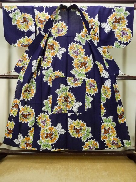 Photo2: Mint P0616X Vintage Japanese kimono Indigo Blue Pour Dyed Yukata for women / Cotton. Flower, Sun flower pattern (Grade A) (2)